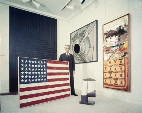 Leo Castelli nella sua Galleria a New York nel 1960