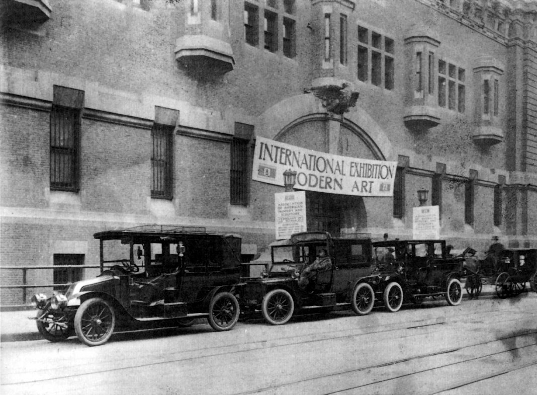 L'ingresso della prima edizione dell'Armory Show di New York inaugurata nel 1913
