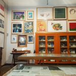 Museo Casabianca: stanza 2: anni '60, "maestri", nuova pittura e optical art, particolare sul Fondo Luigi Meneghello, disposto in bacheche, vetrine e cassapanche.