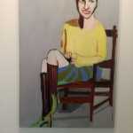 Yellow Sweater and knee Socks (2016). Uno dei dipinti di Chantal Joffe esposti da Victoria Miro