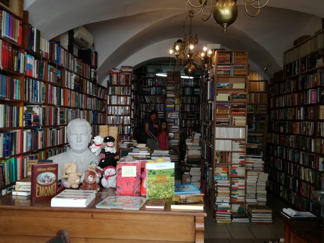 La libreria Antikvariat Cunjak nel cuore di Lubiana. Un paradiso per i lettori...La libreria Antikvariat Cunjak nel cuore di Lubiana. Un paradiso per i lettori...