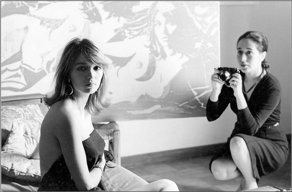 Elisabetta Catalano, Giosetta Fioroni fotografa Talitha Getty nel suo studio, 1967. Courtesy: Donata Pizzi