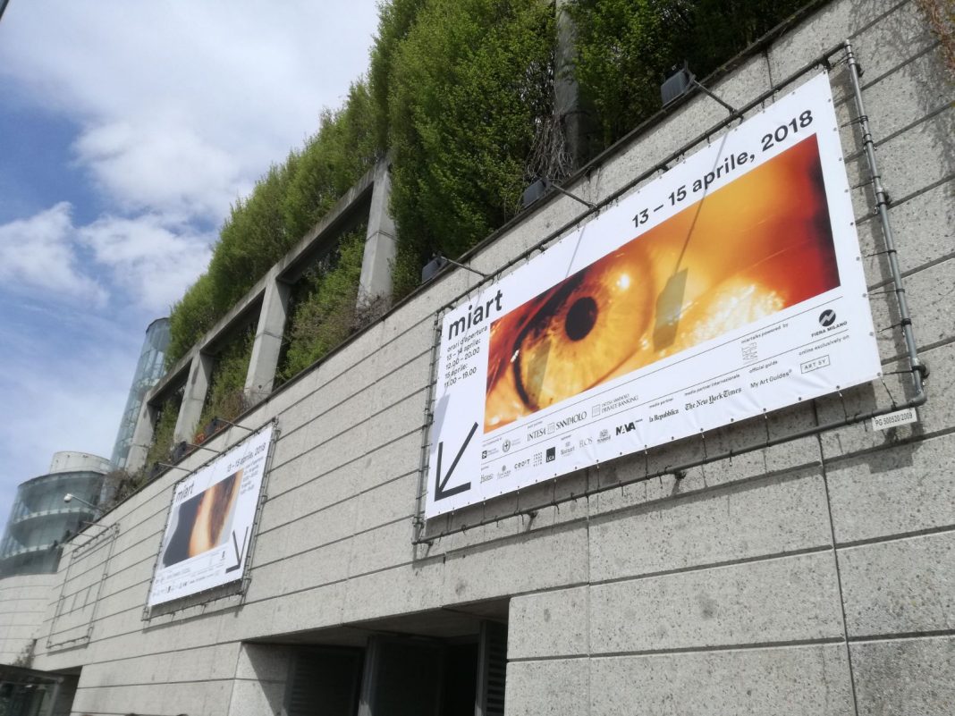 L'ingresso di Miart, la fiera d'arte moderna e contemporanea che dal 13 al 15 aprile si tiene nel padiglione 3 di fieramilanocity.