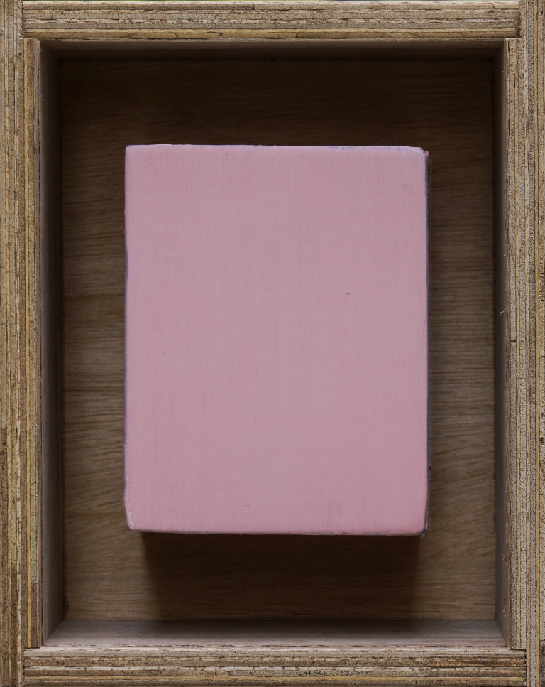 Lotto 74 - Marc Angeli, Bloc rose, 2013. Pigmenti, latte, colla di pelle di coniglio su tela di lino applicati su legno, cm. 14 x 11 x 9 (box di legno cm. 25 x 20 x 12). STIMA: € 2.000 - 3.000 Courtesy: Martini Studio d'Arte