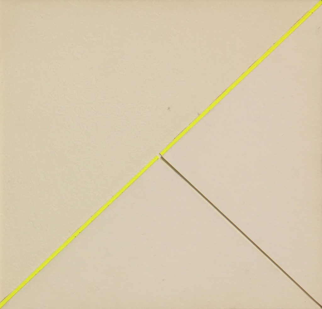 LOTTO 105 - SANDRO DE ALEXANDRIS, Giallo diagonale - proiezione di luce, 1972. Cartoncino sagomato applicato su tavola cm.21x21.