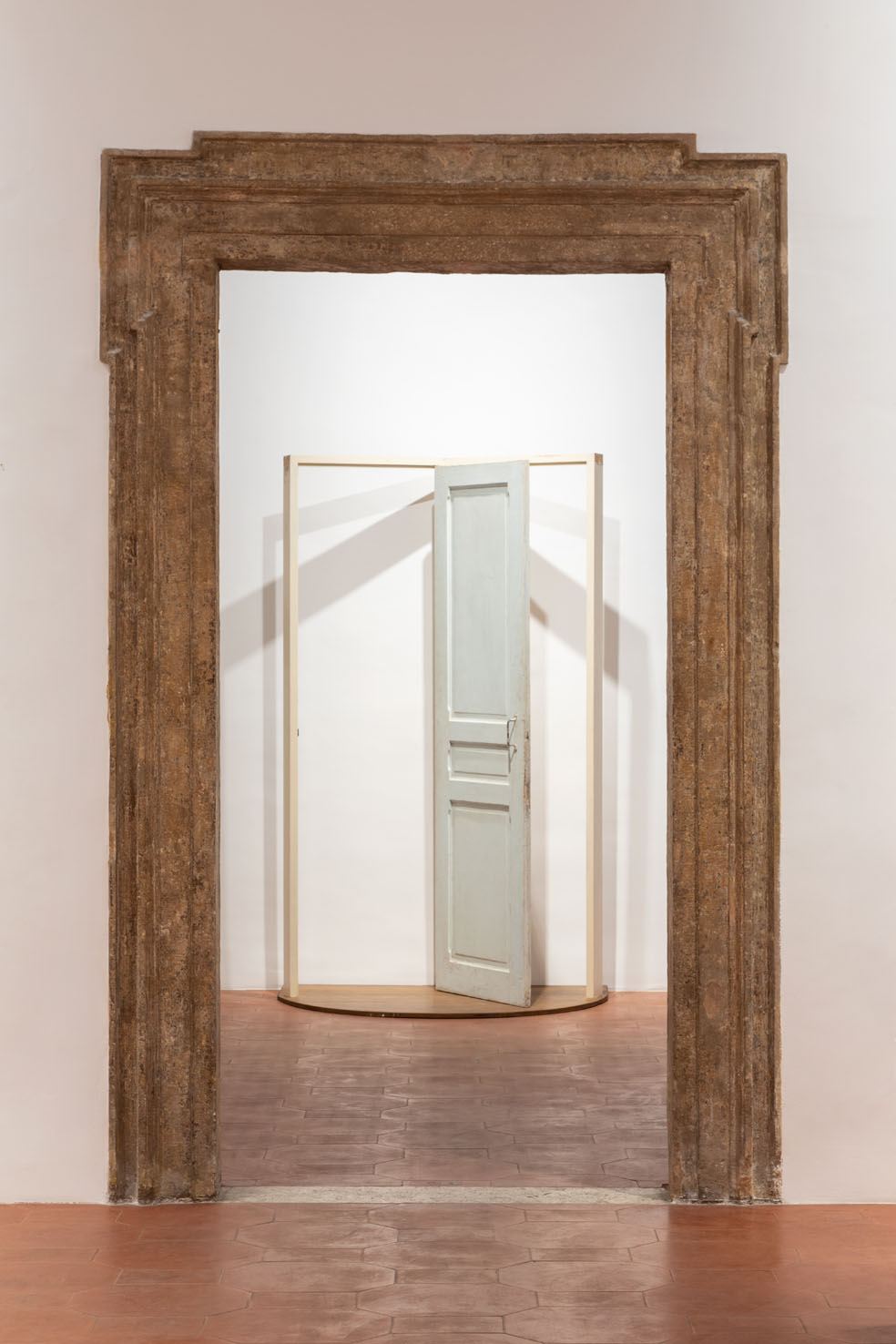 Marcel Duchamp, Porta: 11, rue Larrey, 1911. Vista dell'installazione in mostra.