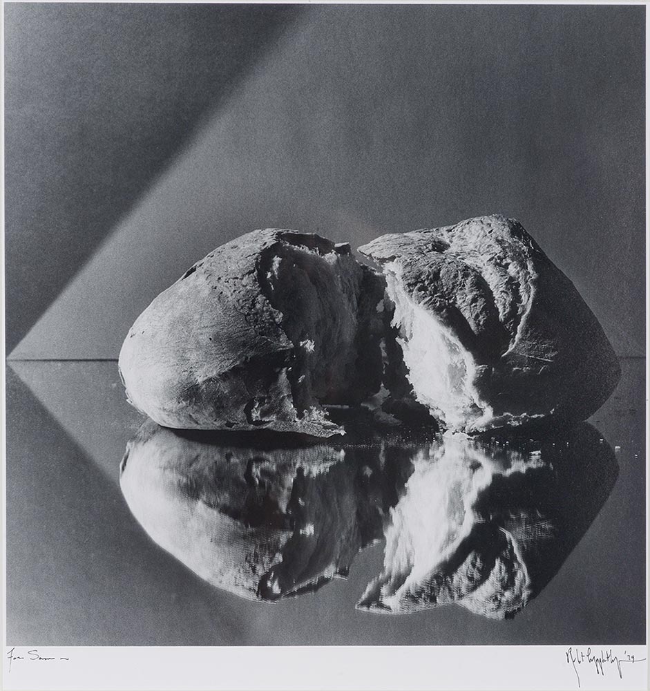 LOTTO 526 -ROBERT MAPPLETHORPE, Bread No.2, 1979. Stampa alla gelatina d'argento, 38 x 38 cm (fotografia); 50 x 40 cm (foglio) cm. Da un'edizione di 1/2 AP e 10. Stima: 70.000-100.000 euro.