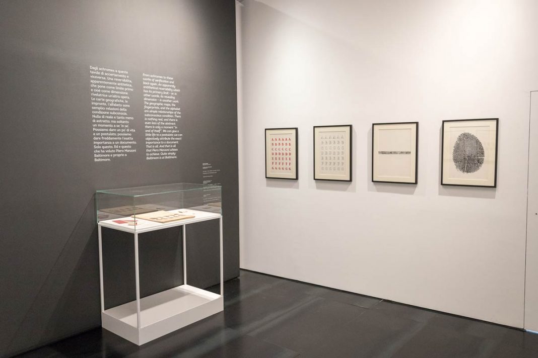 Le 8 Tavole di accertamento di Piero Manzoni esposte a Firenze in occasione della mostra 