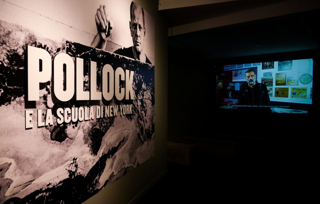 L'ingresso della mostra su Pollock e la Scuola di New York con la video-introduzione di Luca Beatrice.