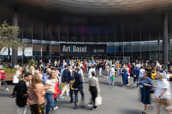 Art Basel 2023: buoni affari, ma è finita la “corsa isterica” all’acquisto