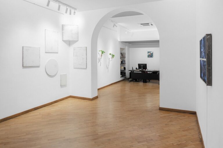 C+N Gallery CANEPANERI porta la ricerca di Arseny Zhilyaev sulla “nebbia di guerra” a NADA Miami 2025