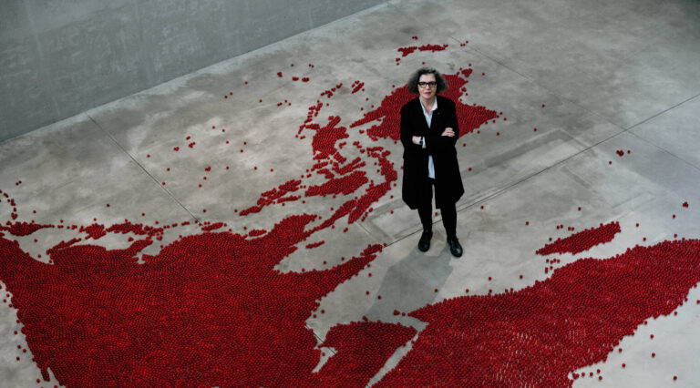 Mona Hatoum a Fondazione Prada: l’arte tra bellezza, fragilità e politica