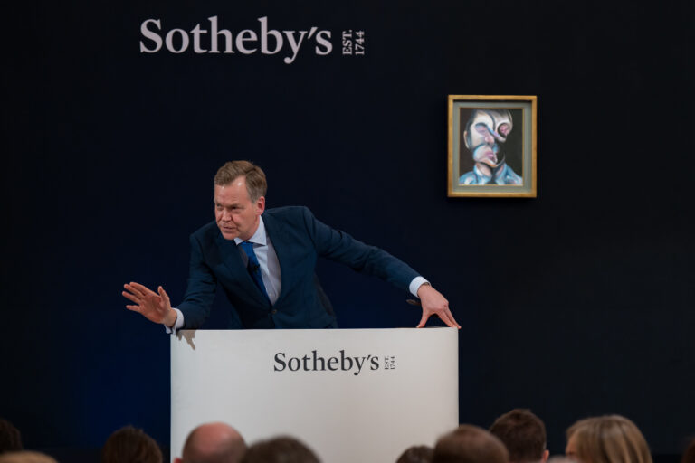 Sotheby’s Londra: le aste di marzo 2026 si aprono con uno storico “White Glove”