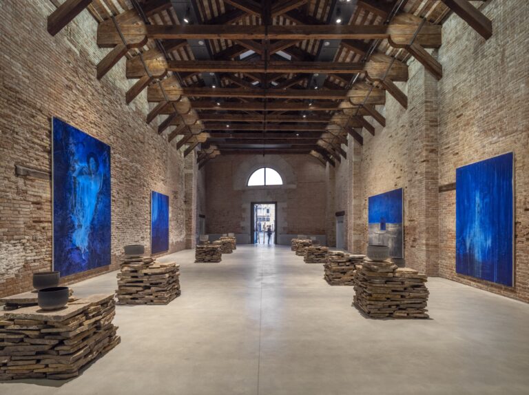 Polifonie Veneziane: l’arte come atto etico tra Palazzo Grassi e Punta della Dogana