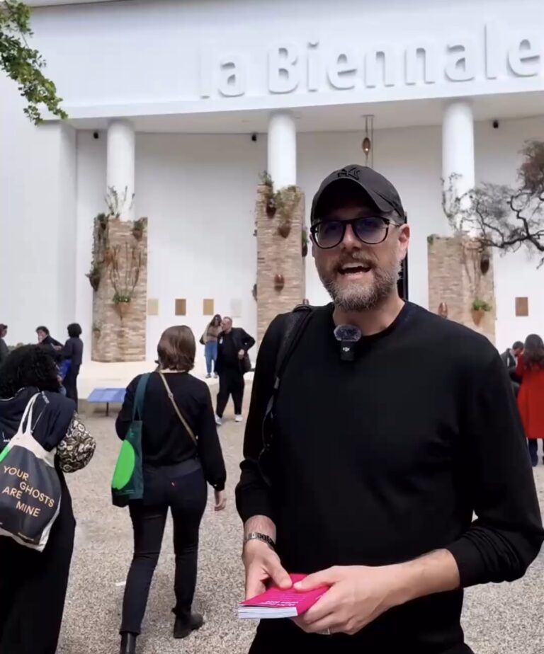 Biennale di Venezia 2026: Inaugurazione Record tra Folla e Tensioni Geopolitiche