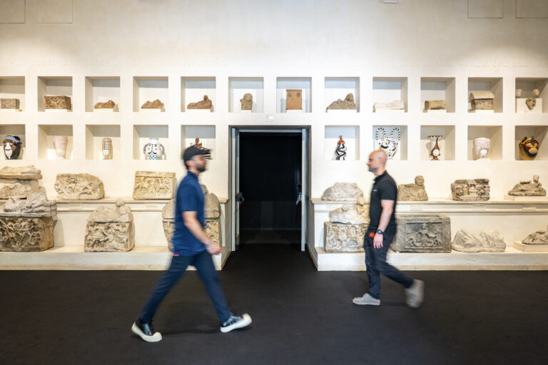 Design Funzione Arte 2026: quando il design contemporaneo dialoga con gli Etruschi nel cuore autentico della Maremma