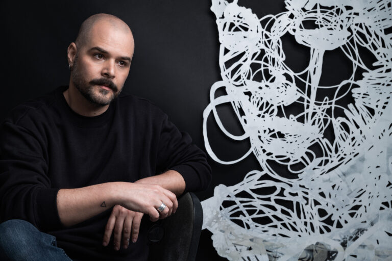 «Silence is»: Marco Rèa ridefinisce il silenzio dell’immagine alla Street Levels Gallery di Firenze