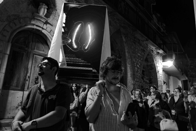 Machina Sacra: Matteo Mandelli e Max Magaldi portano il rito nell’era digitale