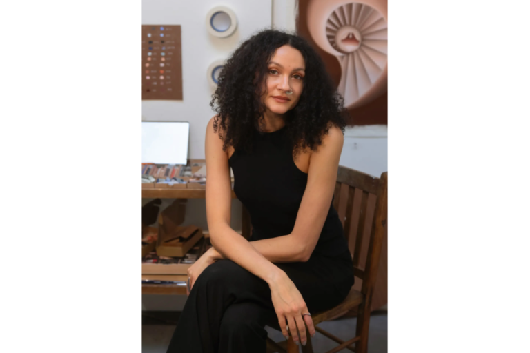 Charlotte Edey in residenza da G/ART/EN: Como accoglie una delle voci più interessanti della nuova scena britannica