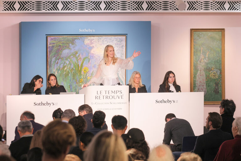 Parigi, le proteste fermano Art Basel. Non i milioni delle aste: Monet da record a 50 milioni