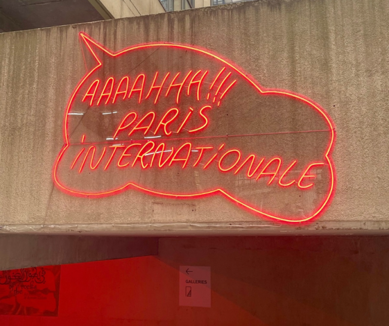 Aaaah Paris Internationale 2026, la fiera che preferisce le deviazioni alle certezze